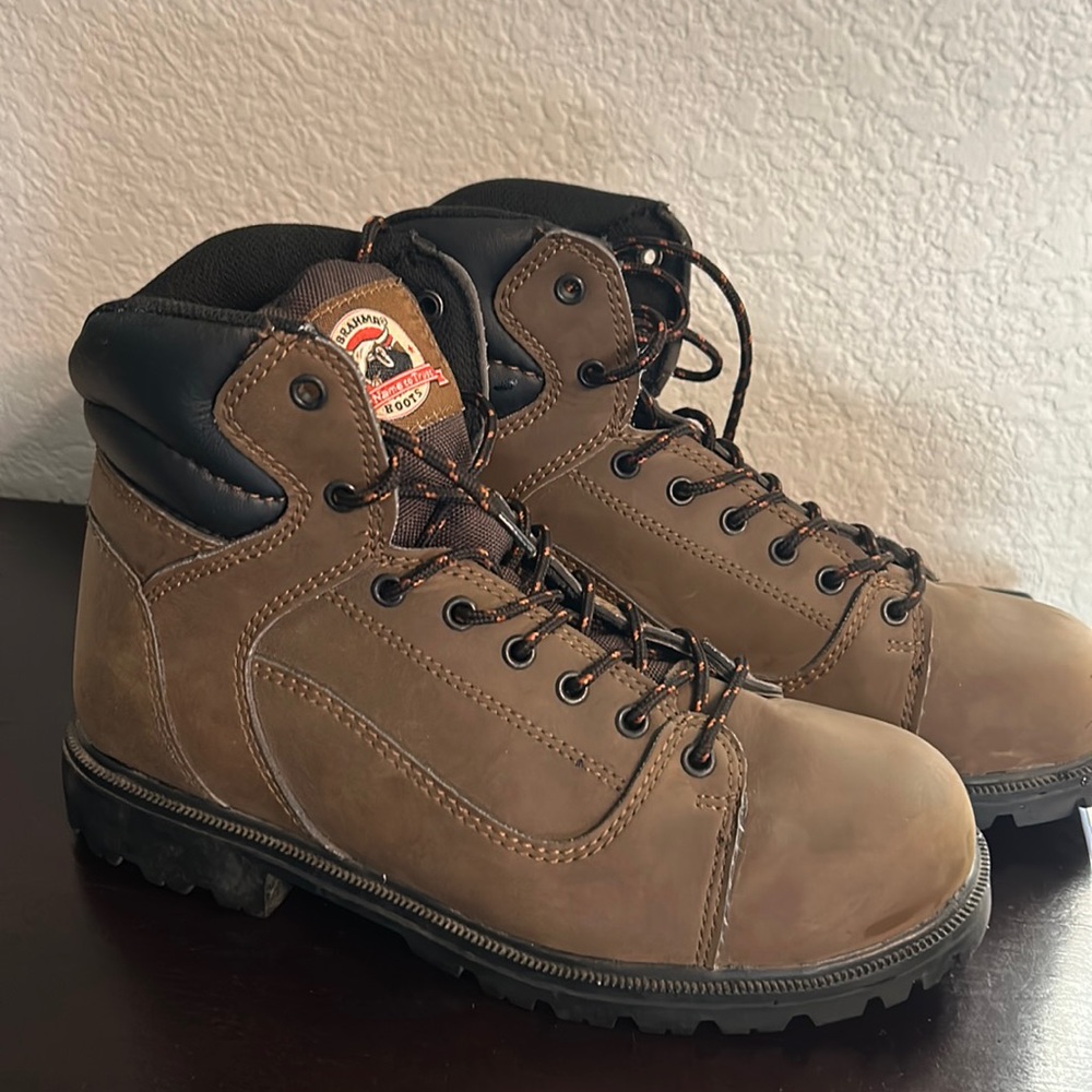 Brahma men’s steel toe slip and oil resistant boots size 9. Like new!